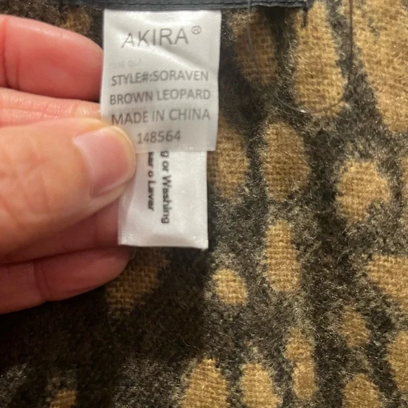 AKIRA Brown Leopard Print Fabric Ruana 🤎🖤 - Picture 2 of 4